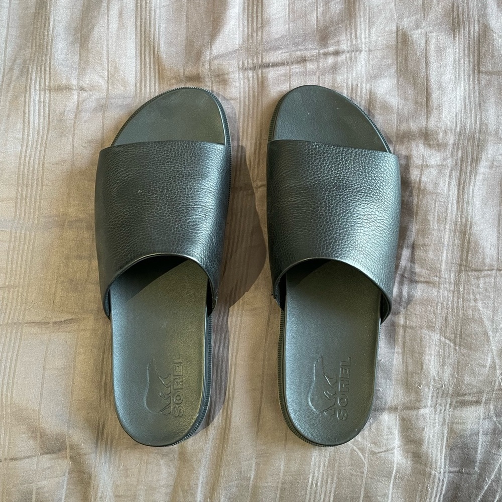 Sorel women’s black slide. Size 10